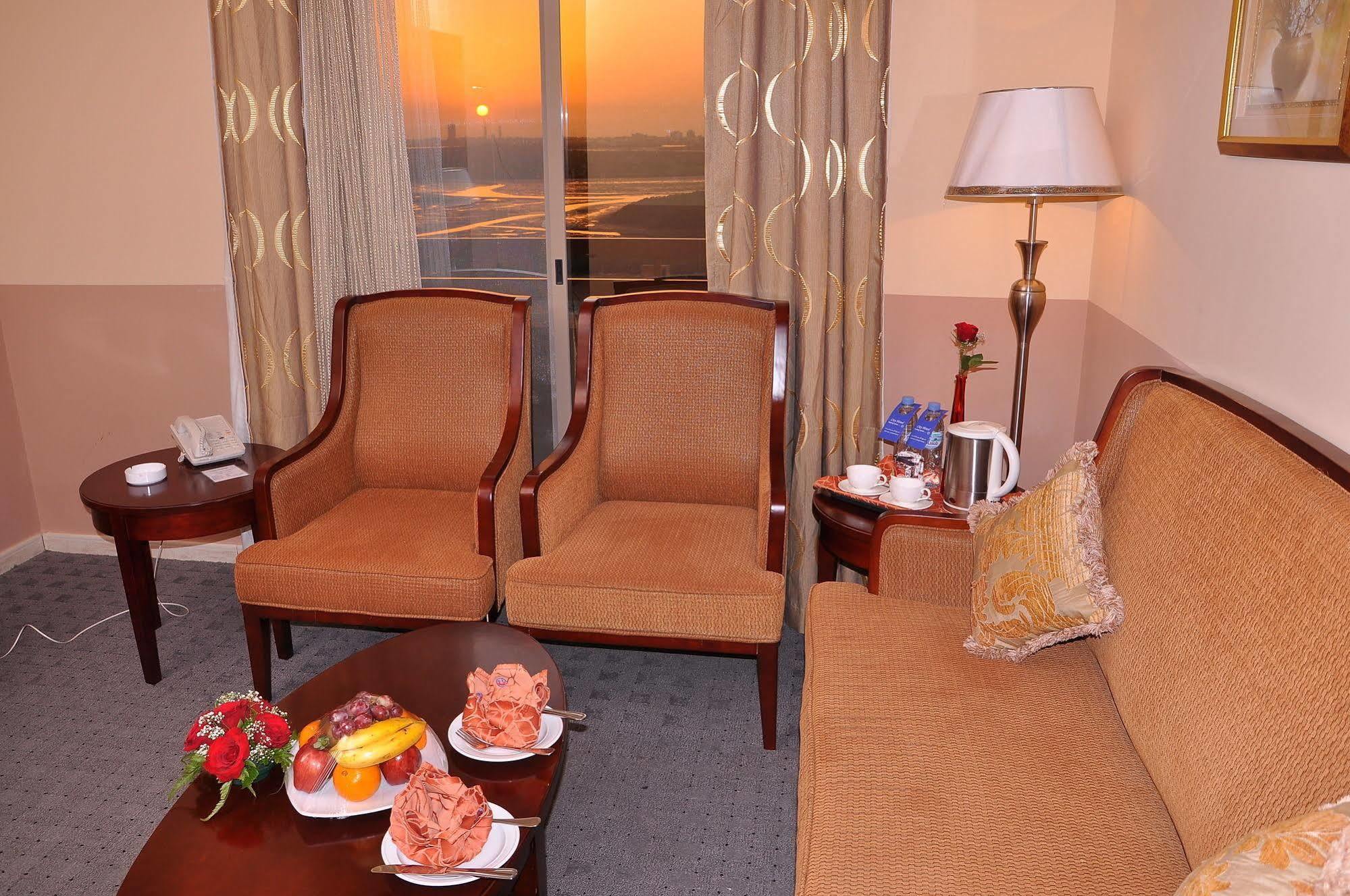 City Hotel Рас ал Хайм Екстериор снимка