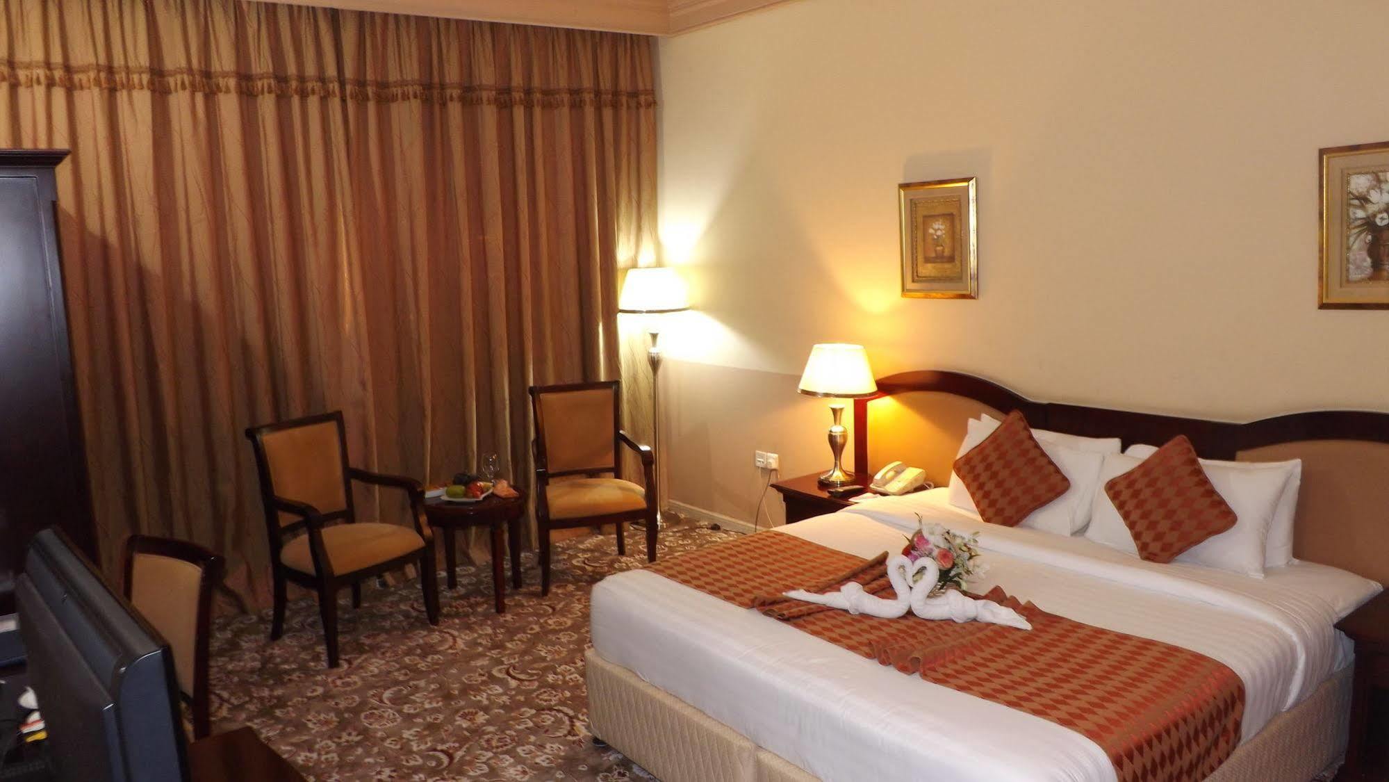 City Hotel Рас ал Хайм Екстериор снимка