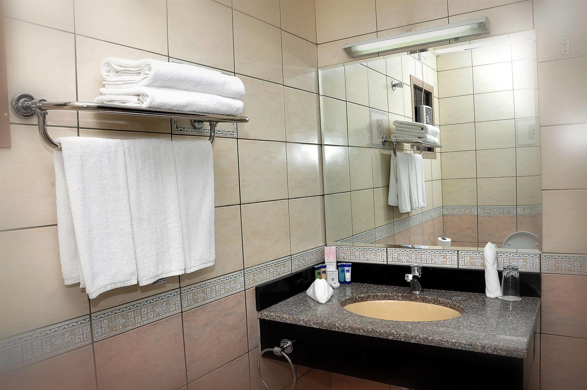 City Hotel Рас ал Хайм Екстериор снимка