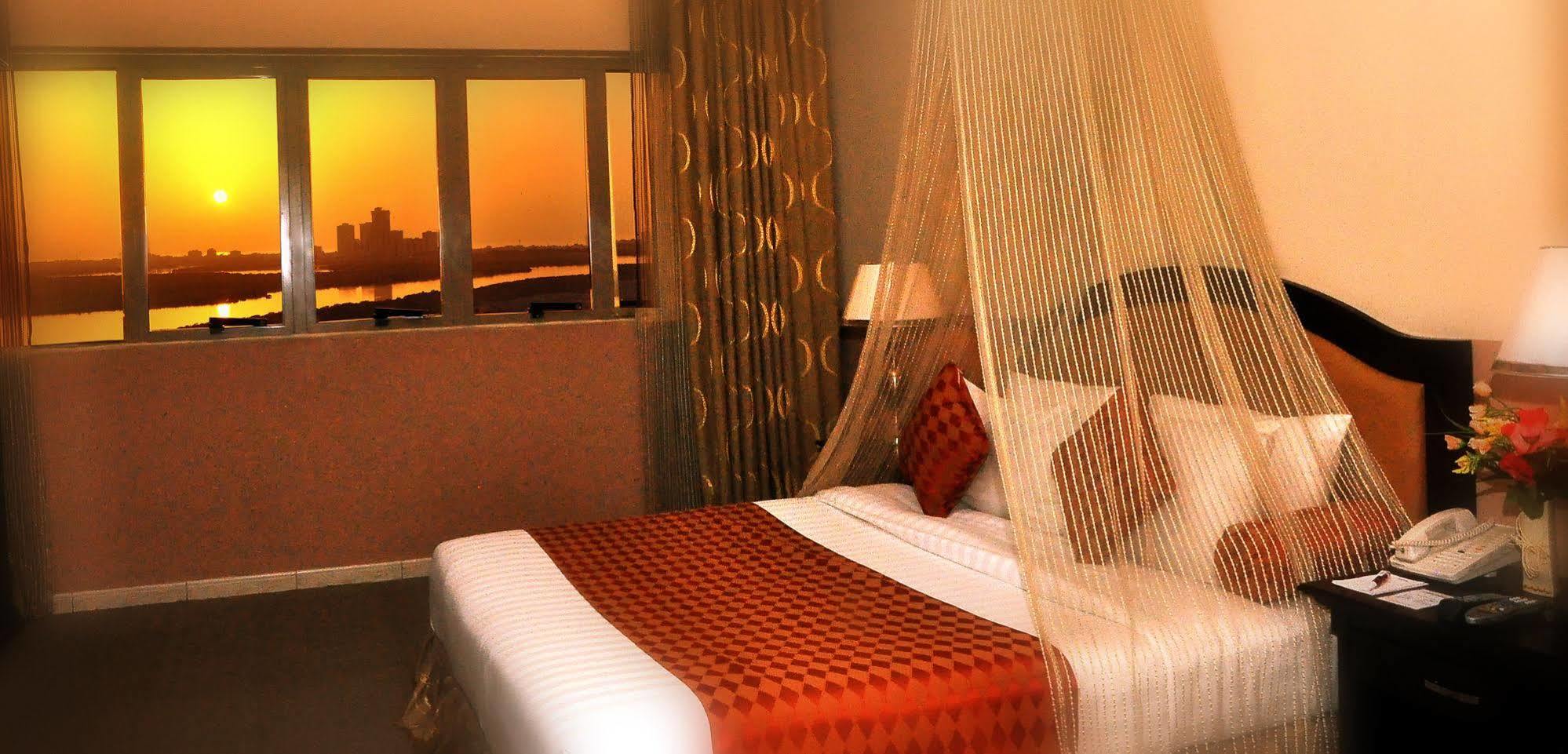 City Hotel Рас ал Хайм Екстериор снимка